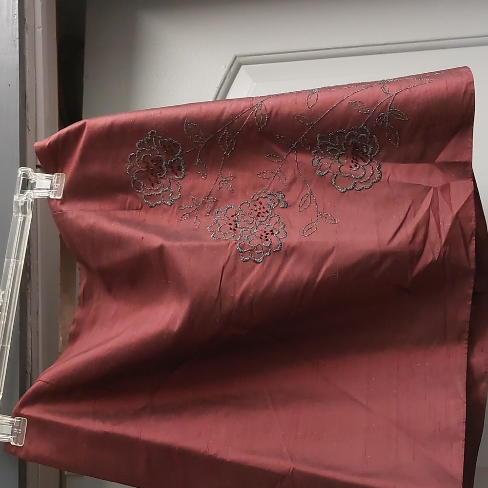 Ann Taylor  100% Silk Embroidery Skirt. Burgundy